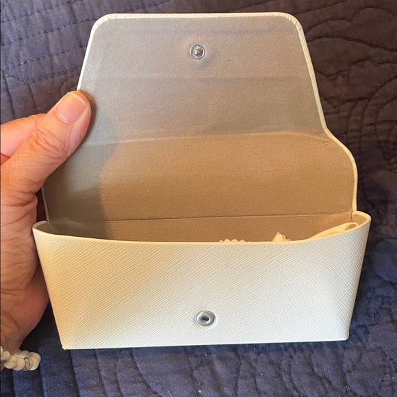 Michael Kors Beige Designer Eyewear Case Sunglass EUC Cleaning Cloth Snap Close - Picture 2 of 6